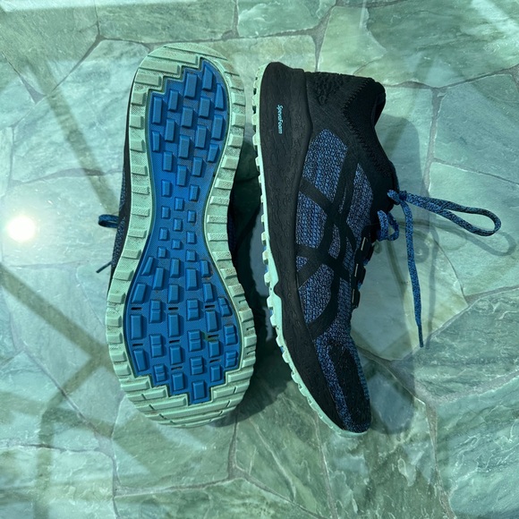 Women’s size 11 ASICS Spevafoam trail running shoes - Picture 5 of 5